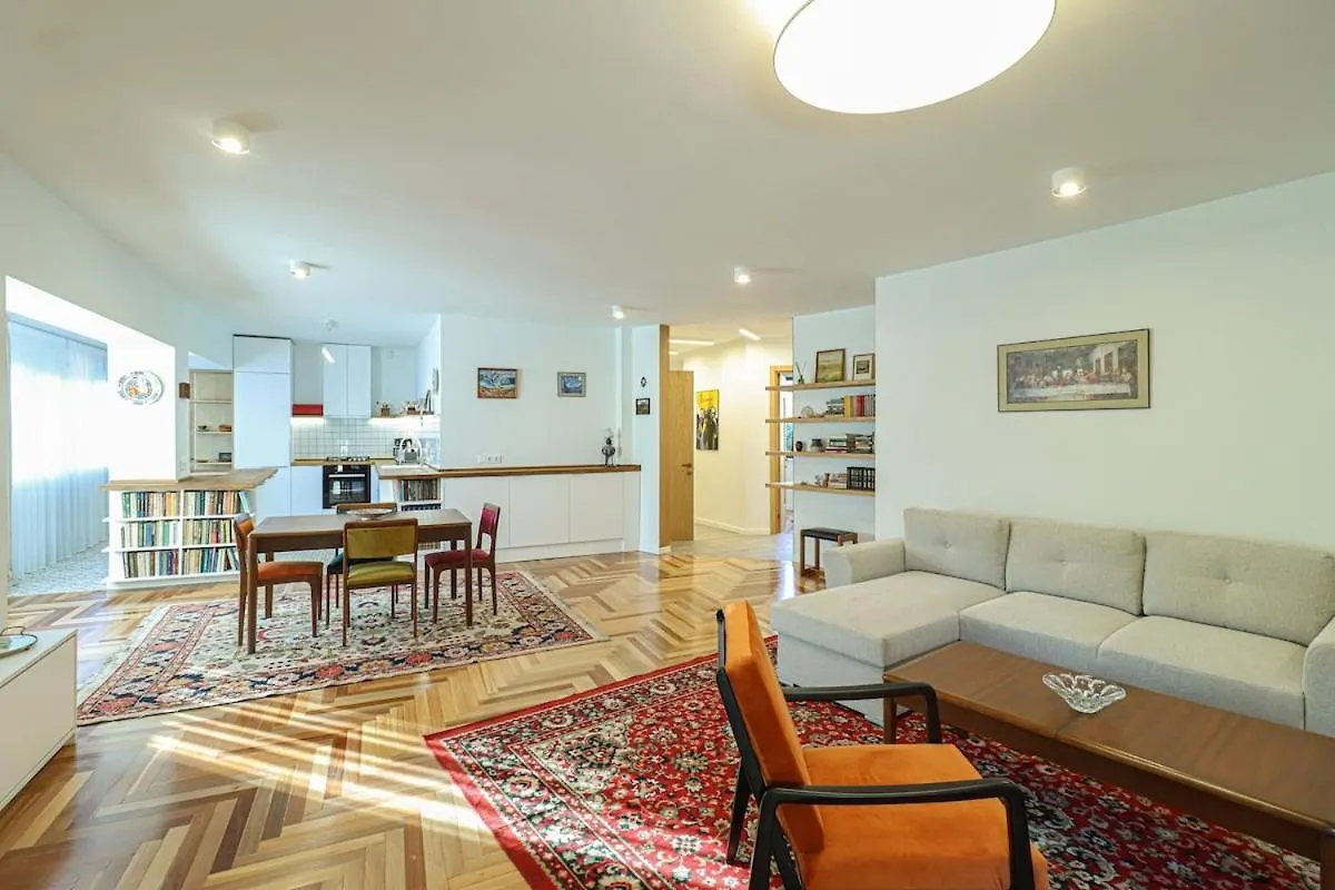 Elegant 2Br In Old Tbilisi - By Wehost Lägenhet